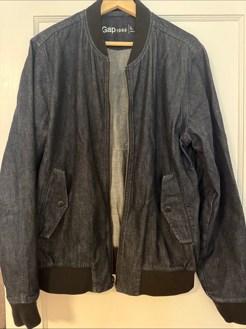 Gap 1969 Denim Menโs Bomber Jacket - Large